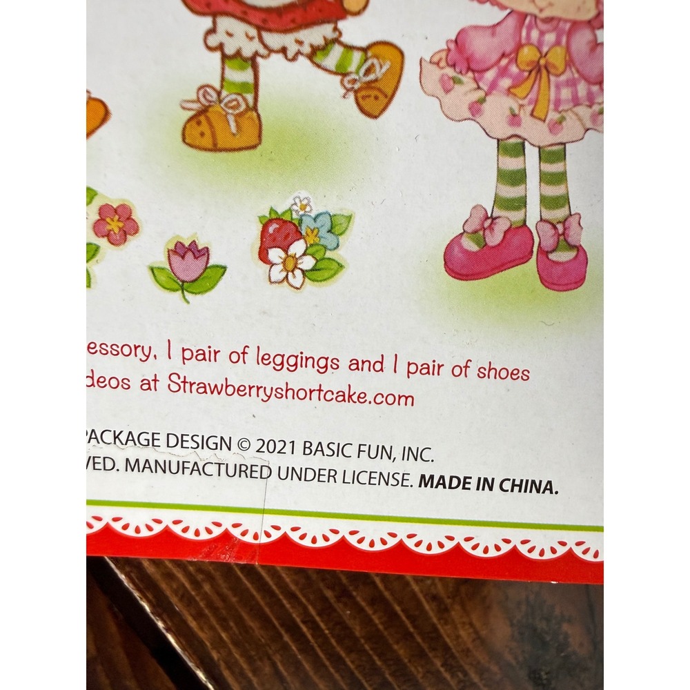 Strawberry Shortcake Classic Doll 1980s Retro Design Basic Fun Scented New 2021 - Picture 8 of 11